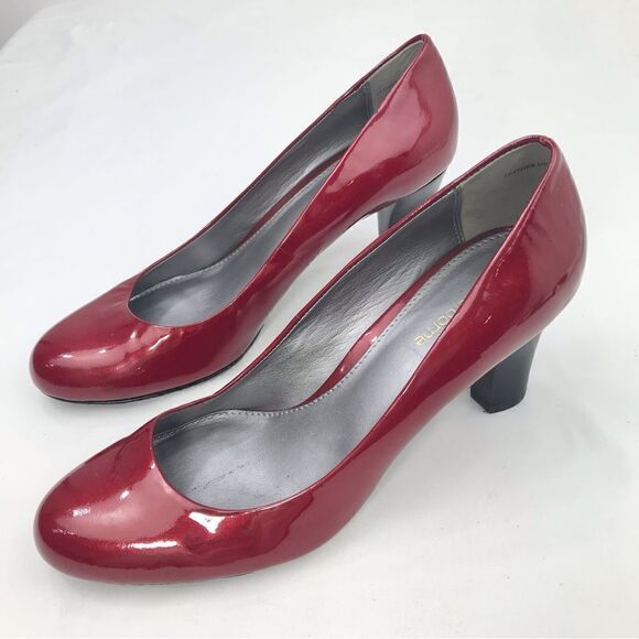 Liz Claiborne JOHNNIE Red Patent Leather Closed Toe Flex Holiday Heels - Picture 3 of 12